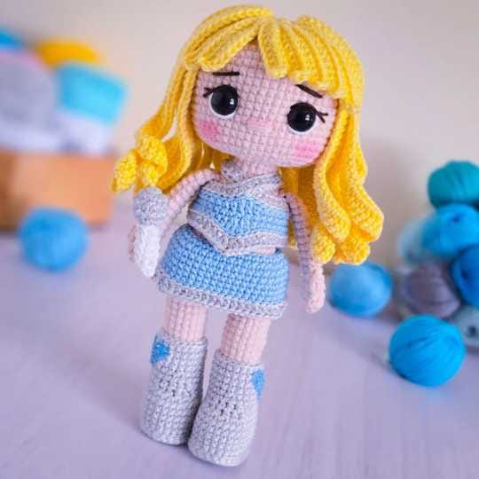 Muñeca amigurumi tejida a crochet